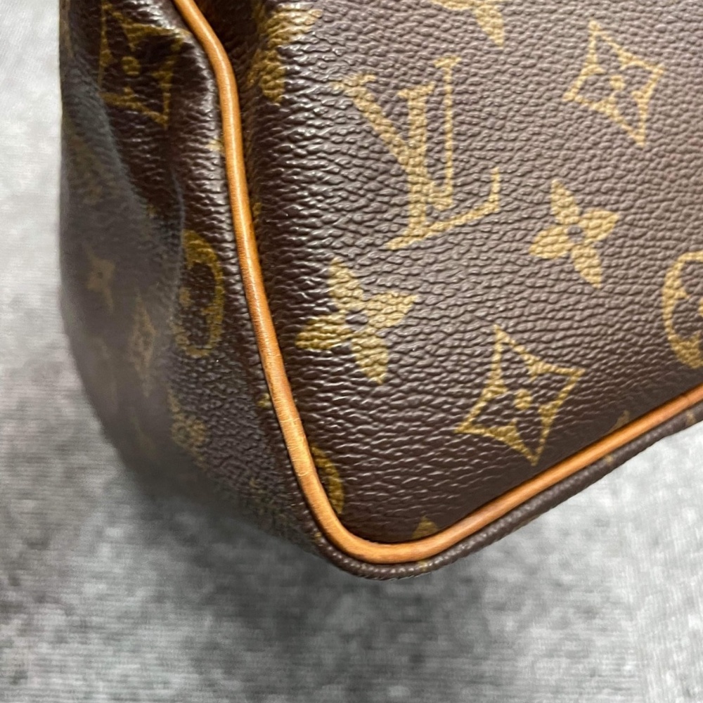 Authentic Louis Vuitton speedy 25 with dust bag, lock, and key - Picture 5 of 14